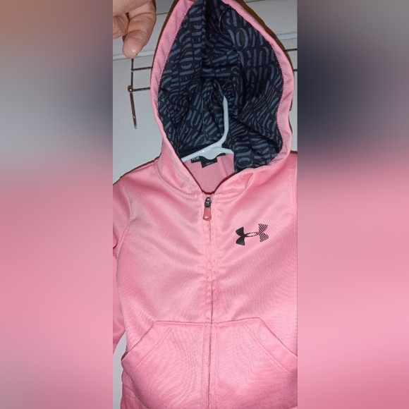 2 piece Under Armour outfit - Picture 2 of 4